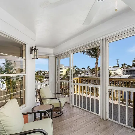 Waterfront Paradise: Cozy 3Br With Hot Tub & Dock